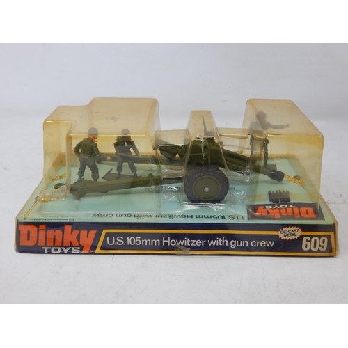 403 - DINKY TOYS: 609 U.S 105mm Howitzer with Gun Crew