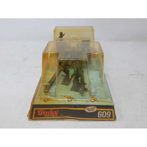 403 - DINKY TOYS: 609 U.S 105mm Howitzer with Gun Crew