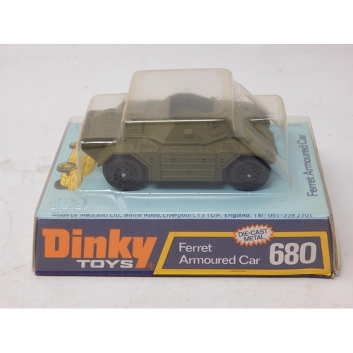 415 - DINKY TOYS: 680 Ferret Armoured Car