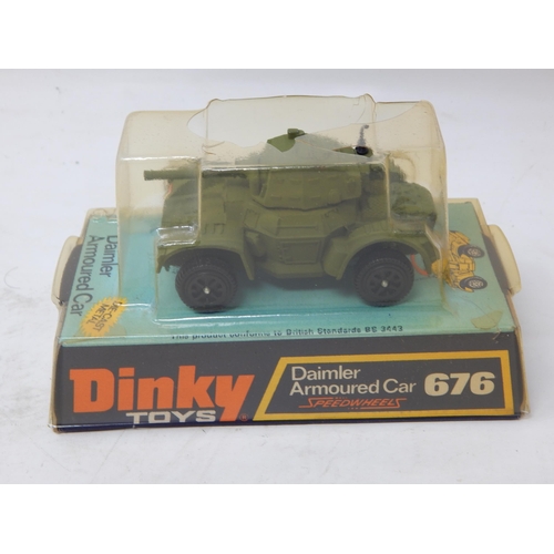 416 - DINKY TOYS: 676 Daimler Armoured Car