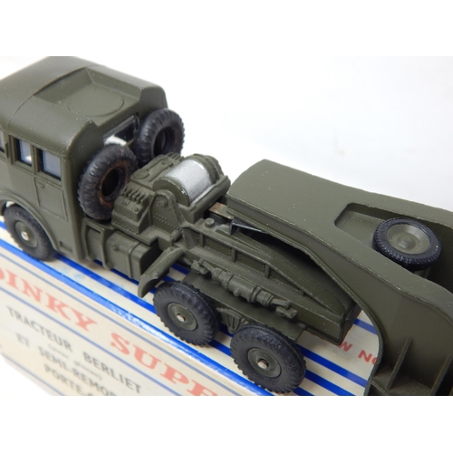 425 - DINKY SUPER TOYS: FRENCH ISSUE: 890 Tracteur Berliet (Avec Glaces) Et Semi-Remorque Porte-Char