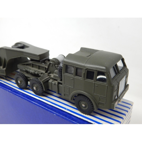 425 - DINKY SUPER TOYS: FRENCH ISSUE: 890 Tracteur Berliet (Avec Glaces) Et Semi-Remorque Porte-Char