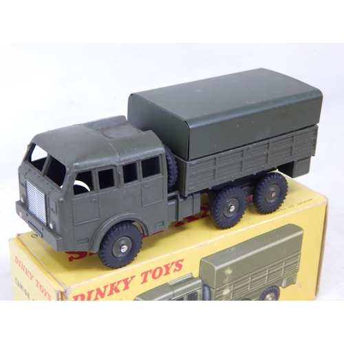 433 - DINKY TOYS: FRENCH ISSUE: 818 Canon Militaire Berliet Tous Terrains