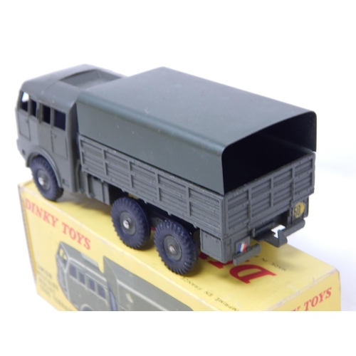 433 - DINKY TOYS: FRENCH ISSUE: 818 Canon Militaire Berliet Tous Terrains