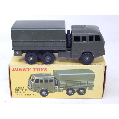 433 - DINKY TOYS: FRENCH ISSUE: 818 Canon Militaire Berliet Tous Terrains