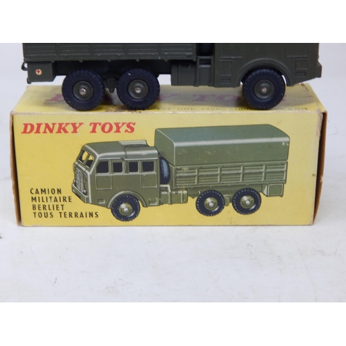 433 - DINKY TOYS: FRENCH ISSUE: 818 Canon Militaire Berliet Tous Terrains