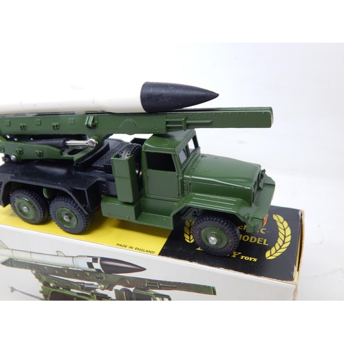 446 - DINKY TOYS: 665 Honest John Missile Launcher