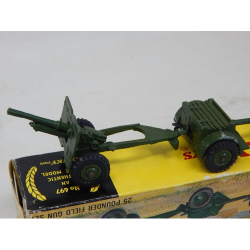 447 - DINKY TOYS: 697 25 Pounder Field Gun Set