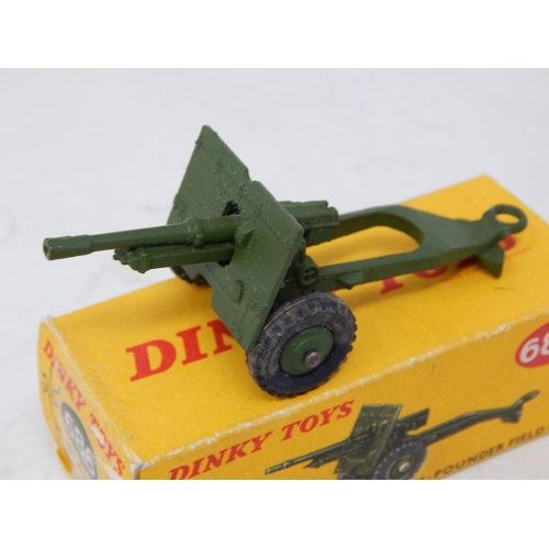 459 - DINKY TOYS: 686 25-Pounder Field Gun