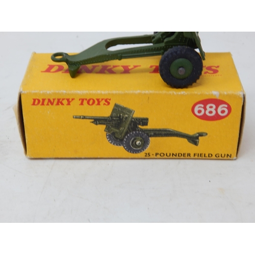 459 - DINKY TOYS: 686 25-Pounder Field Gun