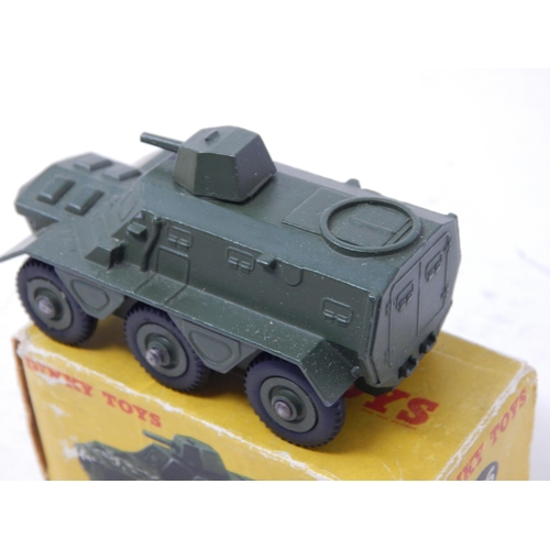 461 - DINKY TOYS: 676 Armoured Personnel Carrier