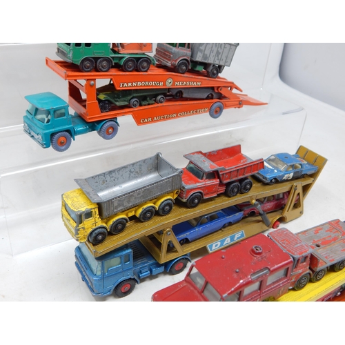 482 - MATCHBOX SERIES: Transporters with Vehicles (lot)