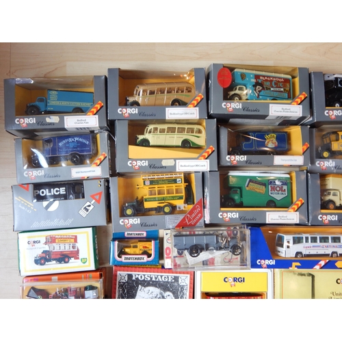 499 - 32 x Various Boxed Model Vehicles