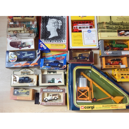 499 - 32 x Various Boxed Model Vehicles