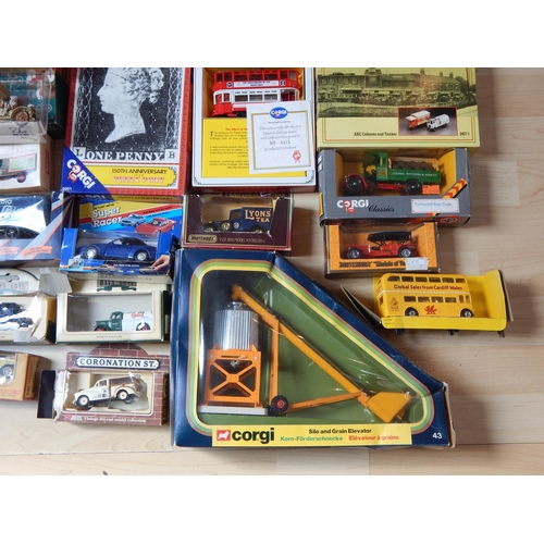 499 - 32 x Various Boxed Model Vehicles