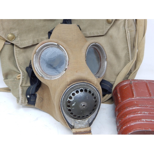 545 - WWII: 1939 Gas Mask by Dunlop in Original Fitted Bag