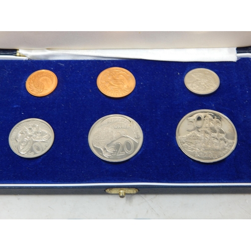 216 - 1968 New Zealand Coin Set in case of issue: 1964 Bermudian Silver Crowns in case of issue: DNA Disco... 