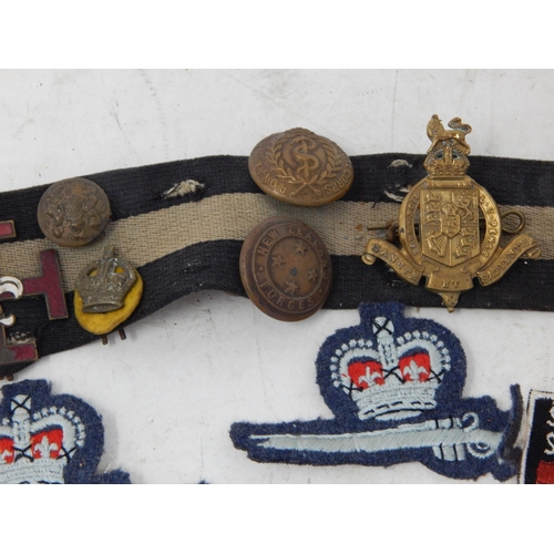 565 - Snake Belt with attached Military Badges & Buttons together with a further quantity of Military Badg... 