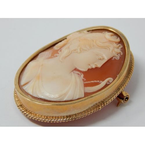 345 - 9ct Gold Mounted Cameo of a Classical Lady.