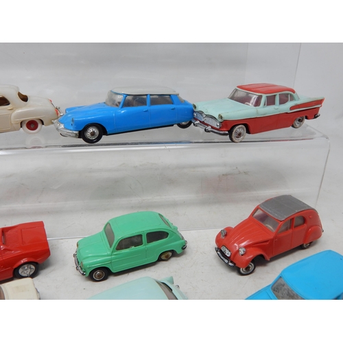 502 - NOREV: French model vehicles by Norev: Peugeot, Alfa Romeo, Fiat 600, Renault Juvaquatre, Simca Ocea... 