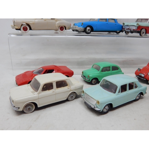 502 - NOREV: French model vehicles by Norev: Peugeot, Alfa Romeo, Fiat 600, Renault Juvaquatre, Simca Ocea... 