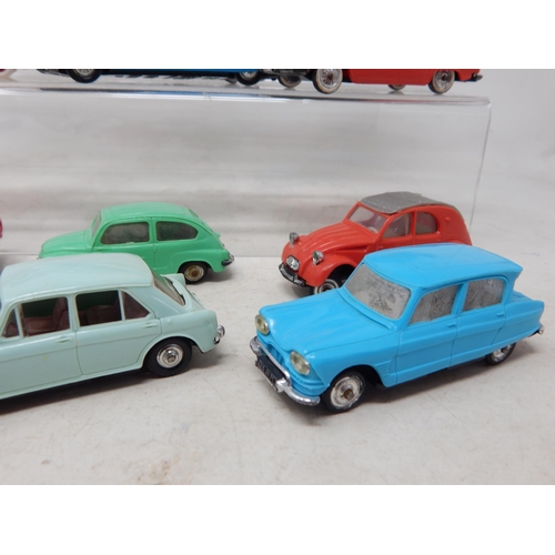 502 - NOREV: French model vehicles by Norev: Peugeot, Alfa Romeo, Fiat 600, Renault Juvaquatre, Simca Ocea... 