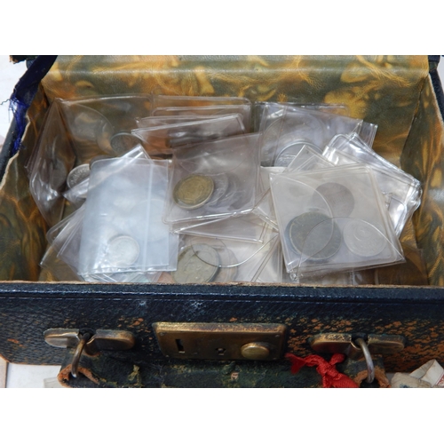 60 - Vintage box containing a large selection of World coins and banknotes (lot)