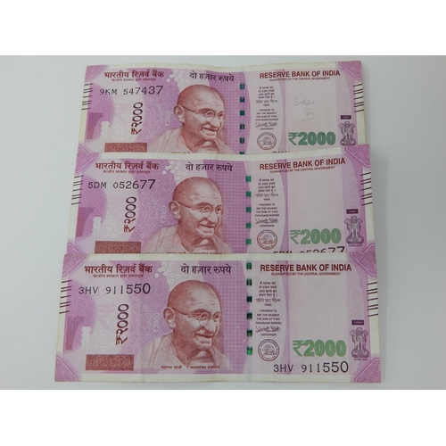 61 - Reserve Bank of India High Value 2000 Rupee Gandhi banknotes (3) Very Fine or better