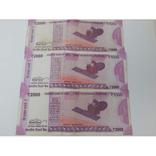 61 - Reserve Bank of India High Value 2000 Rupee Gandhi banknotes (3) Very Fine or better