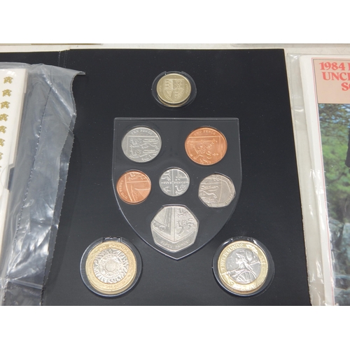 27 - The 2015 Definitive coin album in Royal Mint folder; Hong Kong 1988 Brilliant Uncirculated coin coll... 