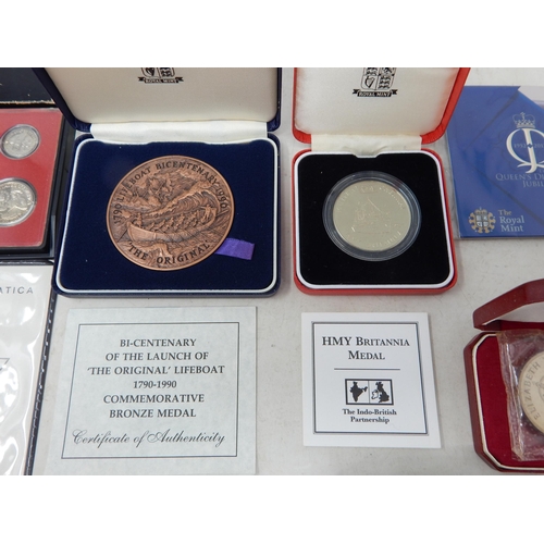 82 - Sir Winston Churchill Medallions in fitted case; Bi-Centenary of the Launch of 'The Original' Lifebo... 