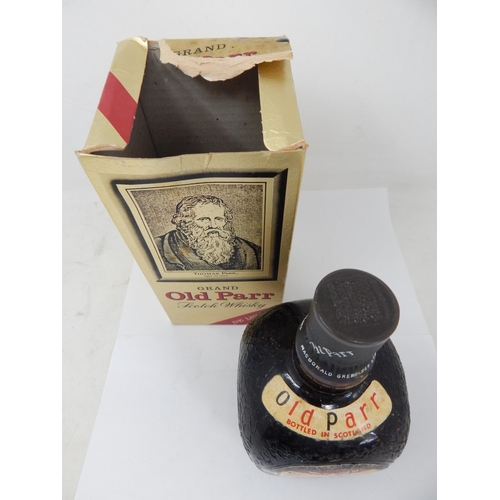 941 - Grand Old Parr De Luxe Scotch Whisky 26 2/3 fl oz