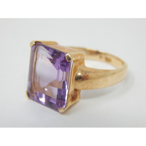 256 - 14ct Yellow Gold Ring Set with a Large Amethyst Estimated @ 10.4cts: Ring Size O: Gross weight 8.6g