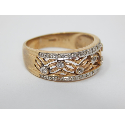 260 - 9ct Yellow Gold Diamond Set Ring: Size P: Gross weight 3.5g