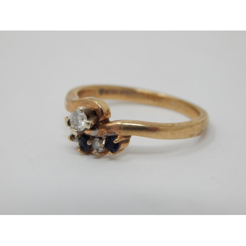 262 - 9ct Yellow Gold Sapphire & Diamond Set Ring: Size M/N: Gross weight 2.7g