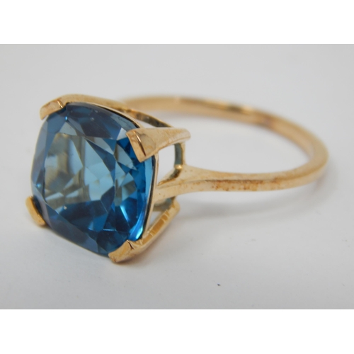 275 - 9ct Yellow Gold Ring Set with a Marambaia London Blue Topaz 9.17cts: Ring Size P/Q