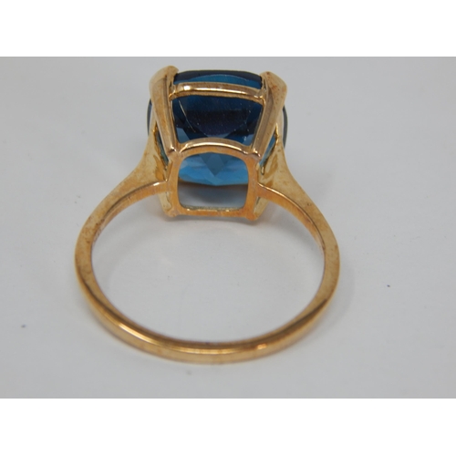 275 - 9ct Yellow Gold Ring Set with a Marambaia London Blue Topaz 9.17cts: Ring Size P/Q