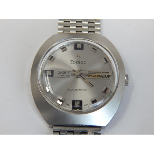 293 - Zodiac SST 36000 Gentleman's Automatic Wristwatch with Day/Date Apertures on Original Bracelet Strap... 