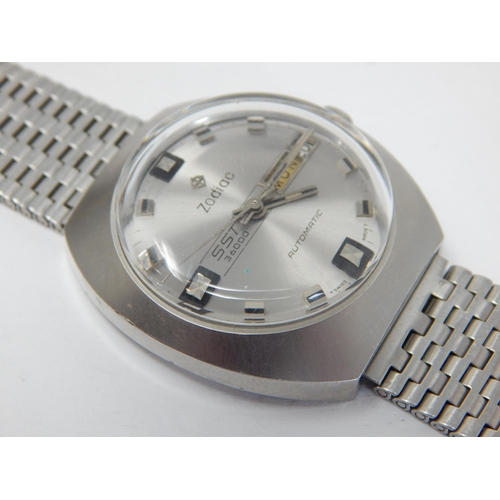 293 - Zodiac SST 36000 Gentleman's Automatic Wristwatch with Day/Date Apertures on Original Bracelet Strap... 