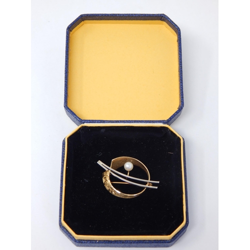 153 - 14ct Gold brooch weight 4g