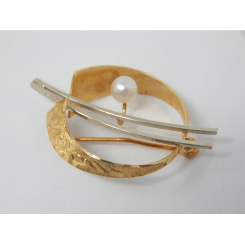 153 - 14ct Gold brooch weight 4g