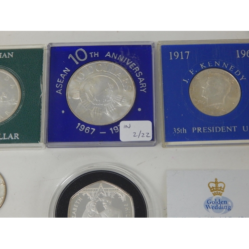 120 - Selection of World Silver coins: Singapore 10 Dollars 1977; Canada 2015 Half Ounce 2 Dollars; Aldern... 