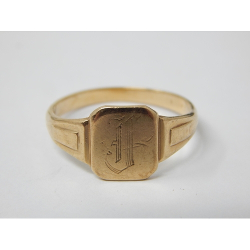 9ct Yellow Gold Signet Ring: Size O: Weight 2.3g