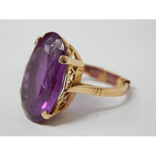 186 - 18ct Yellow Gold Amethyst Ring: Size L: Gross weight 10.9g