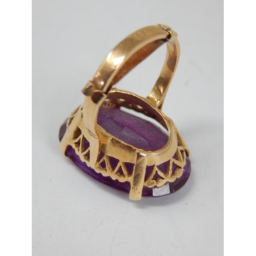 186 - 18ct Yellow Gold Amethyst Ring: Size L: Gross weight 10.9g