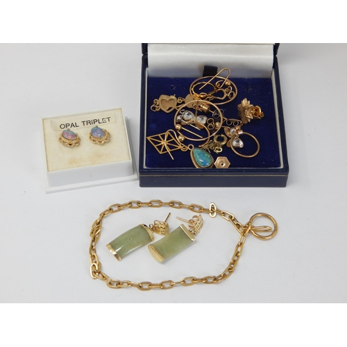 607 - 14ct Gold Jade Earrings: 9ct Gold Bracelet (4.8g) & a Quantity of 9ct Gold Oddments (7g)