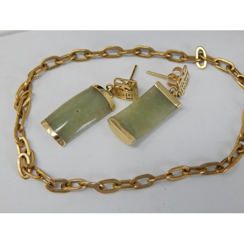 607 - 14ct Gold Jade Earrings: 9ct Gold Bracelet (4.8g) & a Quantity of 9ct Gold Oddments (7g)