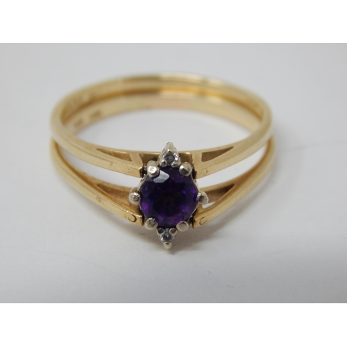 972 - 14ct Yellow gold Reversible Ring: One Side with Diamonds & Amethyst: The Other Side with Diamonds: S... 