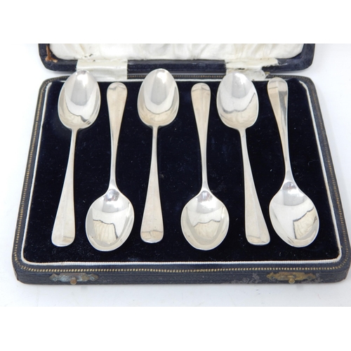 208 - Set of 6 Art Deco Silver Rat Tail Spoons in Fitted Case: Hallmarked Sheffield 1933 by George Howson:... 