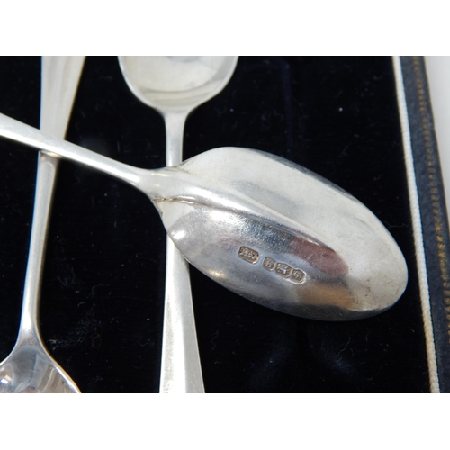 208 - Set of 6 Art Deco Silver Rat Tail Spoons in Fitted Case: Hallmarked Sheffield 1933 by George Howson:... 